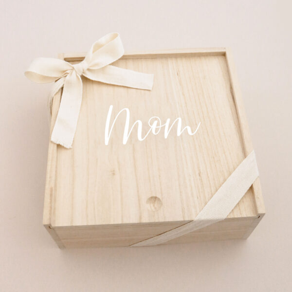 Personalized wooden gift box for mom – custom engraved keepsake box for Mother's Day, birthday, or special memories