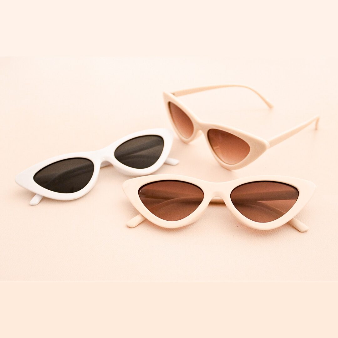cat eye sunglasses, pink cat eye sunglasses, pink sunglasses. Make great gifts or favors for bachelorette parties or bridal showers. Perfect for a beach or pool party. Birthday party decor or any special celebration.